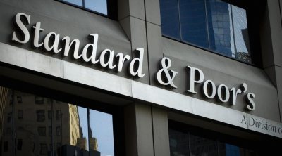 ستاندرد آند بورز : بنوك تونس وتركيا الأكثر عرضة للخطر من تشديد شروط التمويل
