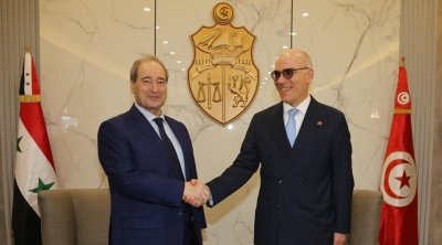 بالصور : وزير الخارجية السوري فيصل المقداد يصل تونس 