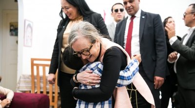 نجلاء بودن تشارك أطفال قرية ''س و س'' بقمرت فرحة عيد الفطر