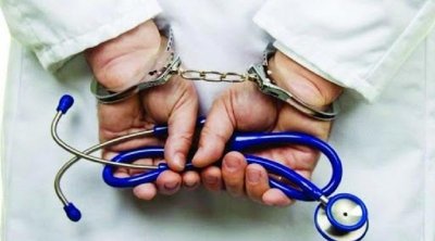 الكاف : الإحتفاظ بفريق طبي على خلفية وفاة رضيع و استئصال رحم أمه 