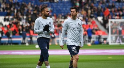 إدارة باريس سان جيرمان تنشر قوات أمن خاصة حول منزلي ميسي ونيمار