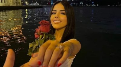 نور قمر تعلن عن خطوبتها من حبيبها اللبناني 