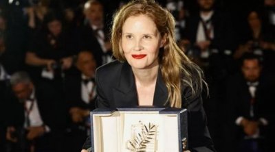 المخرجة الفائزة بالسعفة الذهبية في مهرجان كان تنتقد حكومة ماكرون