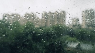 طقس الأحد : أمطار متفرقة وغزيرة ببعض المناطق