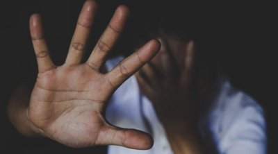 إيقاف معلم في مدرسة قرآنية بتهمة اغتصاب 27 طفلة
