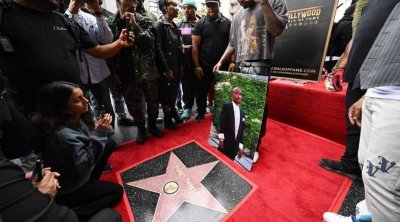 هوليود : نجمة على رصيف المشاهير لتوباك بعد 27 عاماً على اغتياله