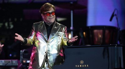 بعد 52 عاما : إلتون جون يحيي آخر حفلة موسيقية له و يودع جمهوره