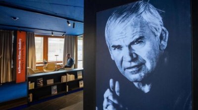 مؤلف ''وجود لا تُحتمل خفّته'' : وفاة الكاتب ميلان كونديرا 