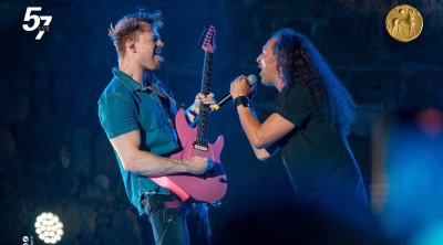 جمهور مهرجان قرطاج يتفاعل مع مجموعة ''برزخ'' 