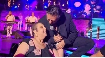 راغب علامة يوقف حفله في قرطاج لاستقبال امرأة مصابة بالسرطان (فيديو) 