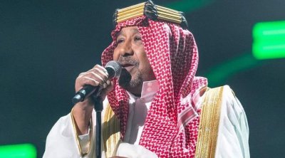 الشاب خالد يحيي حفلا بالزي السعودي 
