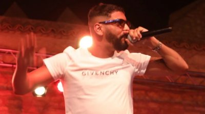 الأمن يوقف عرض سمارا بومخلوف بالكاف... و الأخير يعتذر و يوضح (فيديو)