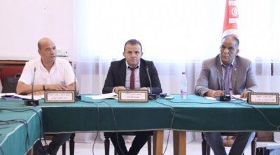 لجنة المالية والميزانية تنظر في عدد من الوثائق المعروضة عليها