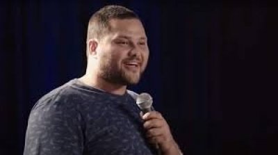 لبنان: إيقاف الفنان الكوميدي نور حجار بسبب نكتة 