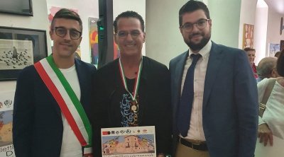 التشكيلي التونسي الطاهر عويدة يُحرز جائزة الأوسكار التقديرية بصقلية