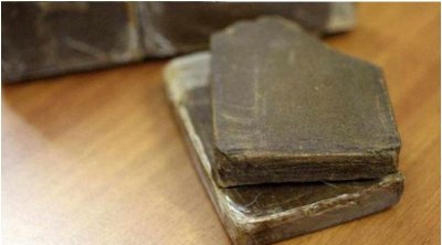 القيروان : محاصرة مروج مخدرات على متن سيارة وحجز 10 صفائح من ''الزطلة''