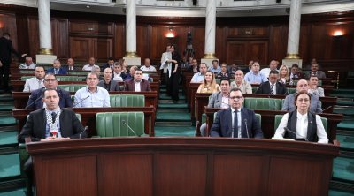 نواب البرلمان يدعون إلى وقف ترفيع البنوك للأداءات التي تثقل كاهل التونسي 