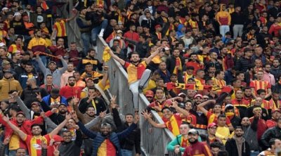 جماهير الترجي التونسي في حداد على شهداء فلسطين في مباراة مازمبي