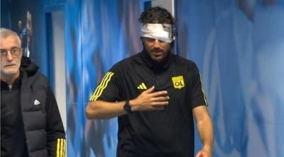 جماهير مرسيليا تعتدي على حافلة ليون وتصيب المدرب