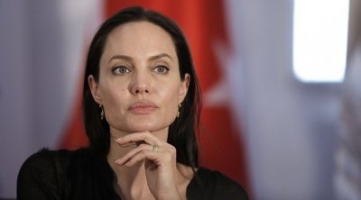 أنجلينا جولي ندد بالعقاب الجماعي لسكان غـ.زة