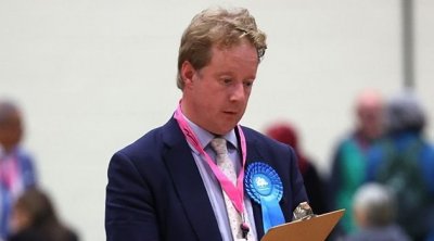 بريطانيا تقيل مسؤولا حكوميا من منصبه بسبب دعوته لوقف إطلاق النار في غـ.زة