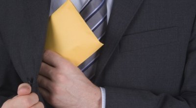 المرسى : مسؤول في بنك يستولي على 75 ألف دينار 