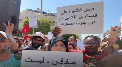 صفاقس: مهاجرون غير نظاميين يُضرمون النار في سيارات أمنية