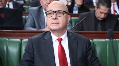 وزير الفلاحة يقرّ بوجود أزمتيْ الحبوب والألبان