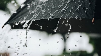 طقس الثلاثاء .. سحب كثيفة مع أمطار متفرقة