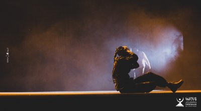 انفجار ركحي يهز مسرحية ''صمت'' للمخرج الكويتي سليمان البسام