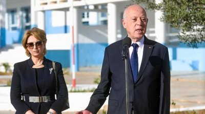 سعيّد يعلّق على منع المتظاهرين ضد الاحتلال من الوصول إلى مقر السفارات الغربية في تونس