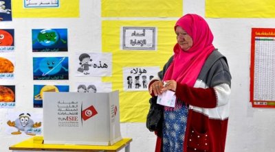 الانتخابات المحليّة: جرارات تنقل الناخبات إلى مراكز الاقتراع
