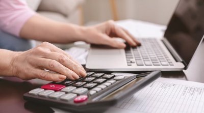 وزارة المالية : التقليص بـ8 أيام في آجال التصريح بالأداءات لهؤلاء