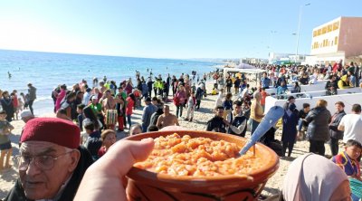 بالصور : تونسيون يستقبلون سنة 2024 بـغطسة رأس السنة 