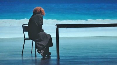 منع طفلين من ذوي الاحتياجات الخاصة من دخول عرض مسرحية آخر البحر للفاضل الجعايبي 