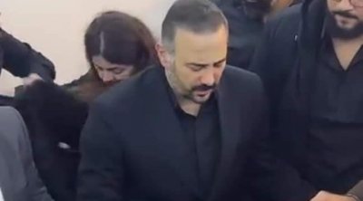 تلاوة القرآن في عزاء والد قصي خولي... والنجم يعلق: احنا واحد (فيديو)