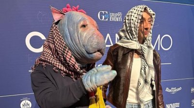 الفنان التونسي غالي بالكوفية الفلسطينية في مهرجان سانريمو 
