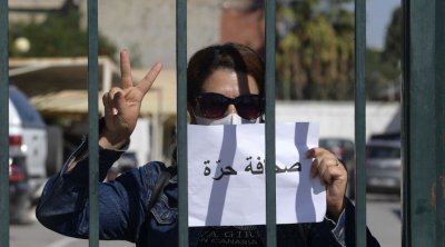 تونس : 12 إعتداء على الصحفيين خلال شهر جانفي 2024 