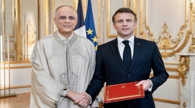 L’ambassadeur de la Tunisie à Paris présente ses lettres de créances à Emmanuel Macron