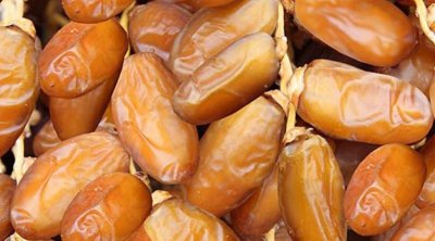 ''الدقلة'' بأسعار بين 3 و 10 دنانير في شارع الحبيب بورقيبة بالعاصمة 