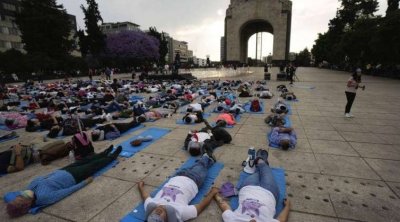 في اليوم العالمي للنوم :  قيلولة جماعية وسط شارع مزدحم بالمكسيك
