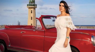 درة زروق تخطف الأنظار بإطلالة أنيقة
