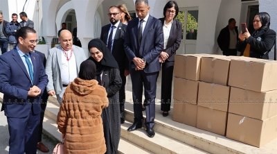 توزيع طرود غذائية إماراتية على عدد من العائلات الفقيرة في زغوان 