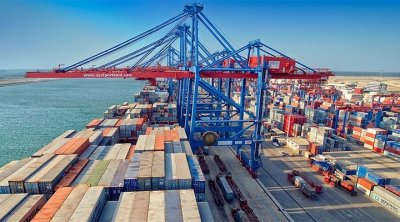إتلاف مواد إستهلاكية متعفنة في ميناء رادس