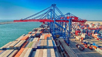 إتلاف 6 حاويات تحتوي على منتوجات إستهلاكية متعفنة في ميناء رادس