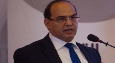 شوقي الطبيب يرفع إضرابه عن الطعام