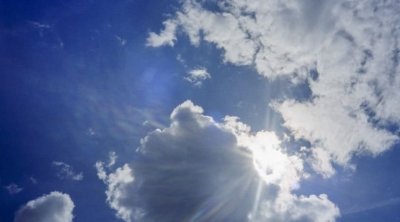 طقس اليوم : أمطار متفرقة وحرارة تصل لـ42 درجة بالجنوب