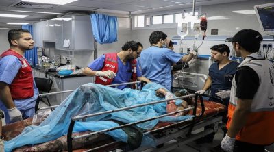 رغم تحذيرات واشنطن : 3 أطباء أمريكيين يرفضون مغادرة غزّة