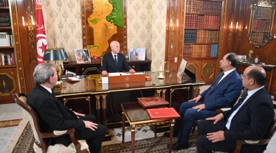 قيس سعيّد يُقيل وزيريْ الداخلية والشؤون الاجتماعية