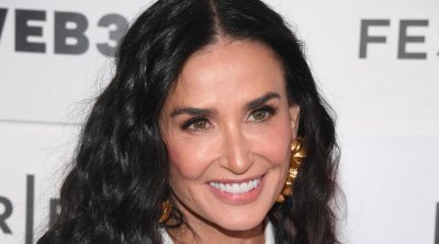 Ravissante, Demi Moore adopte la coiffure la plus sexy de l’été